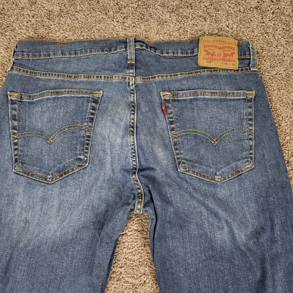 Levi's 559 Relaxed Straight Jeans Mens 36x30 Blue Excellent Medium Wash Denim